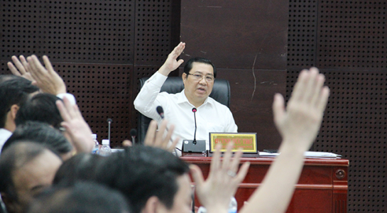 Cử[-]tri[-]đề[-]nghị[-]không[-]cho[-]ông[-]Huỳnh[-]Đức[-]Thơ[-]làm[-]Chủ[-]tịch[-]Đà[-]Nẵng